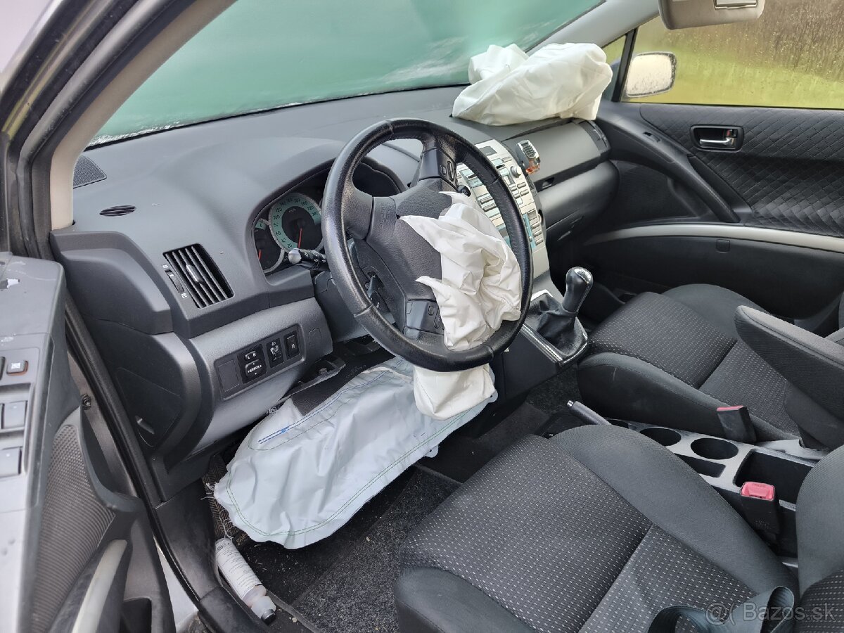 Toyota Corolla Verso - 6