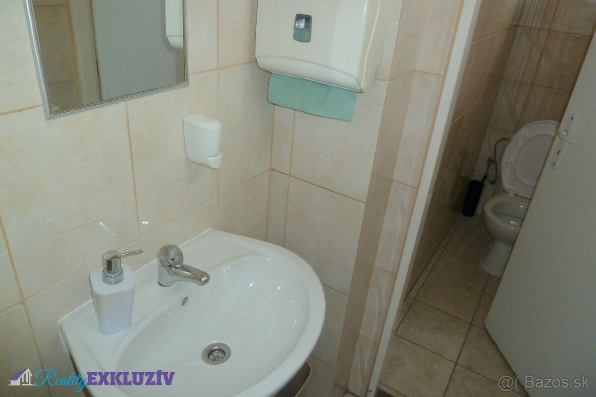 Na predaj budova v centre mesta Lučenec - 6