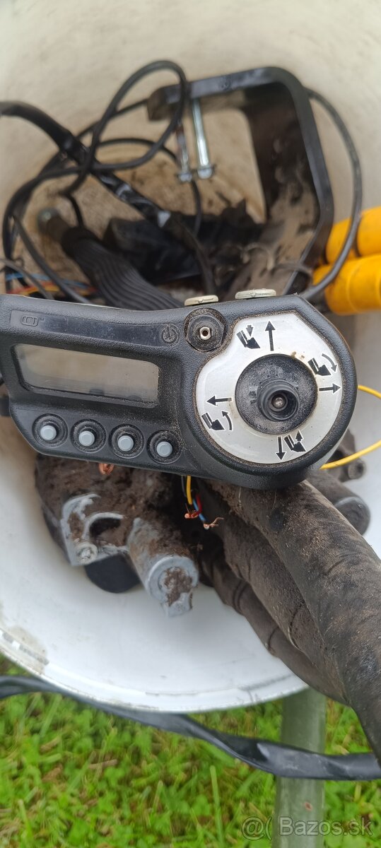 Čelný nakladač trima NOVÝ John deere - 6