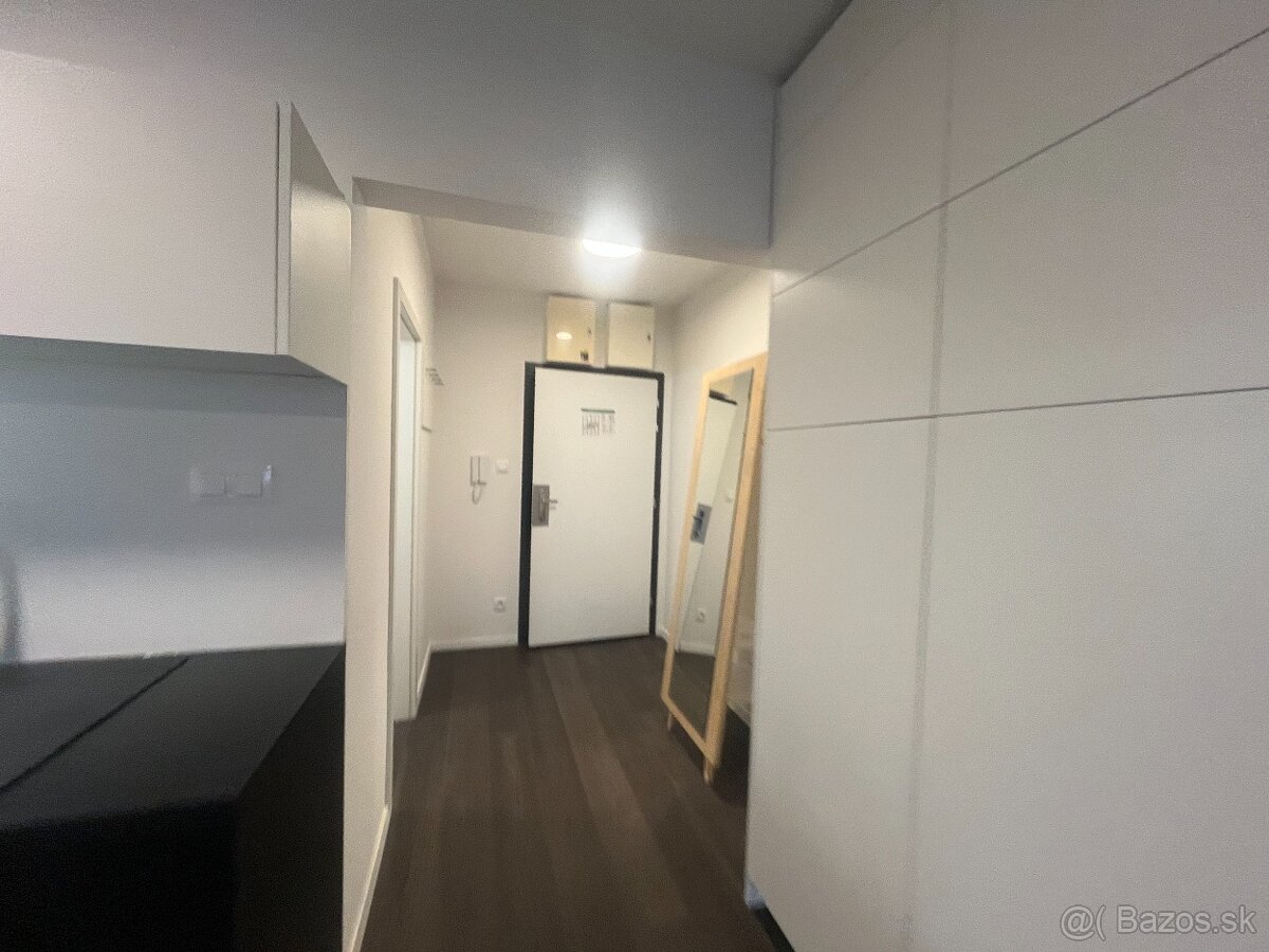 Predam 2 izbový apartmán s terasou, Žilinská, Bratislava I - 6