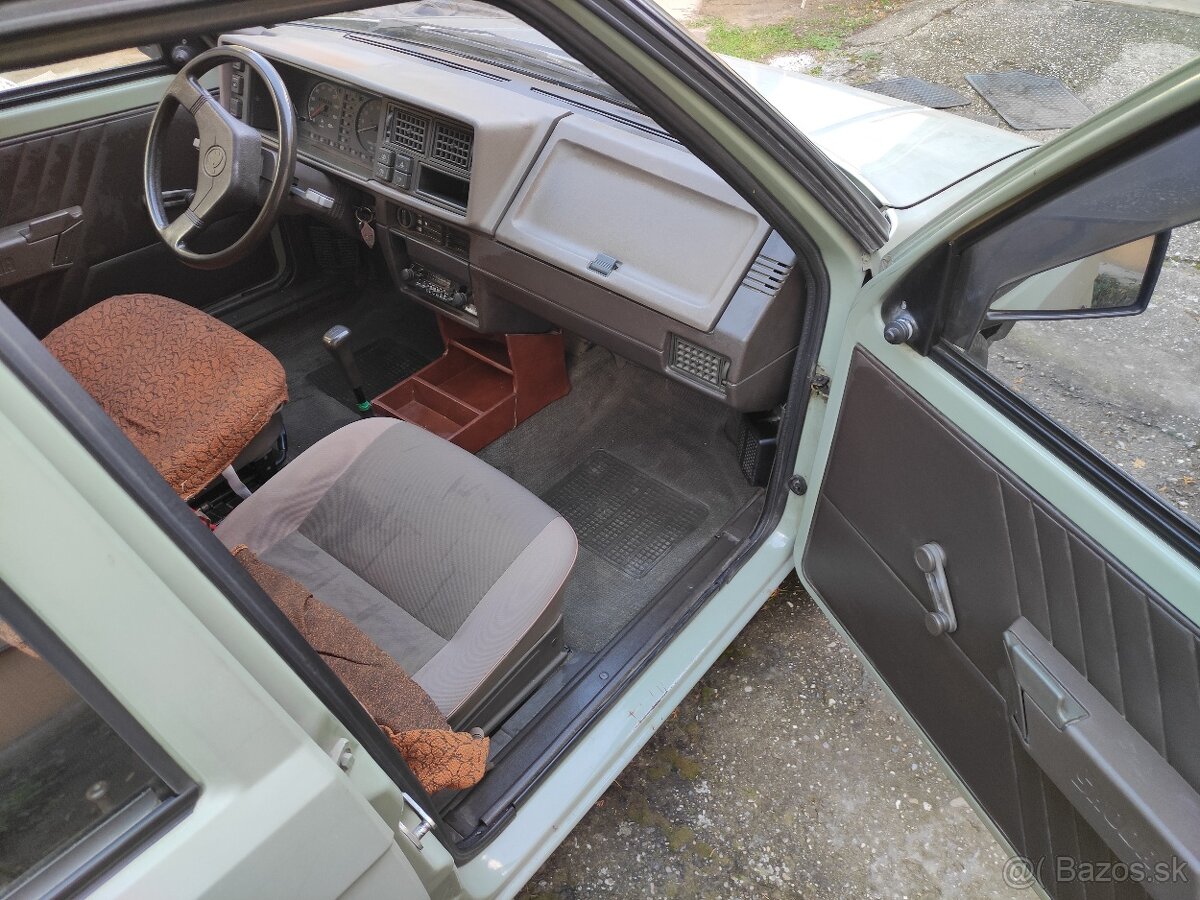 SKODA FAVORIT 136 - 6