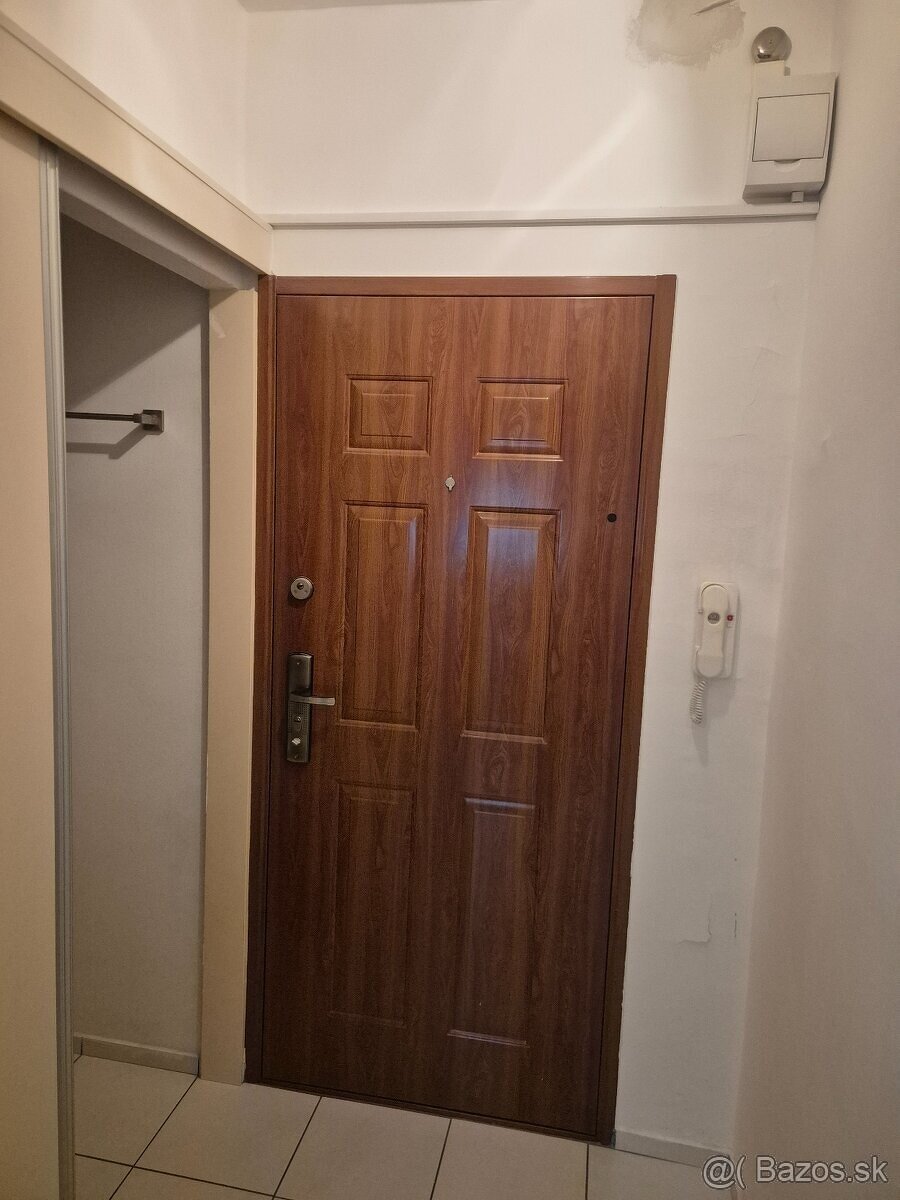 Na predaj alebo prenájom štýlová garzónka v Komárne, 7. sídl - 6