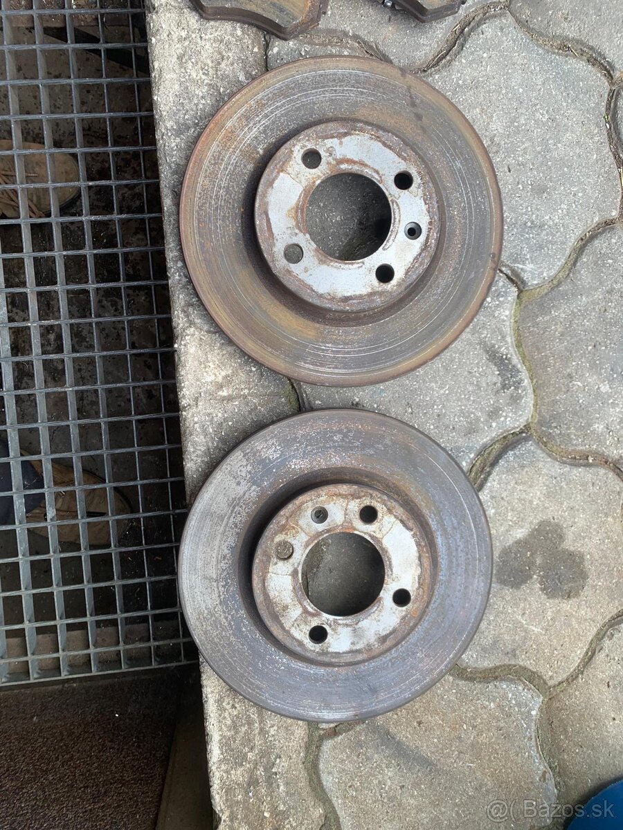Predám predné brzdové kotúče s platničkami - 6