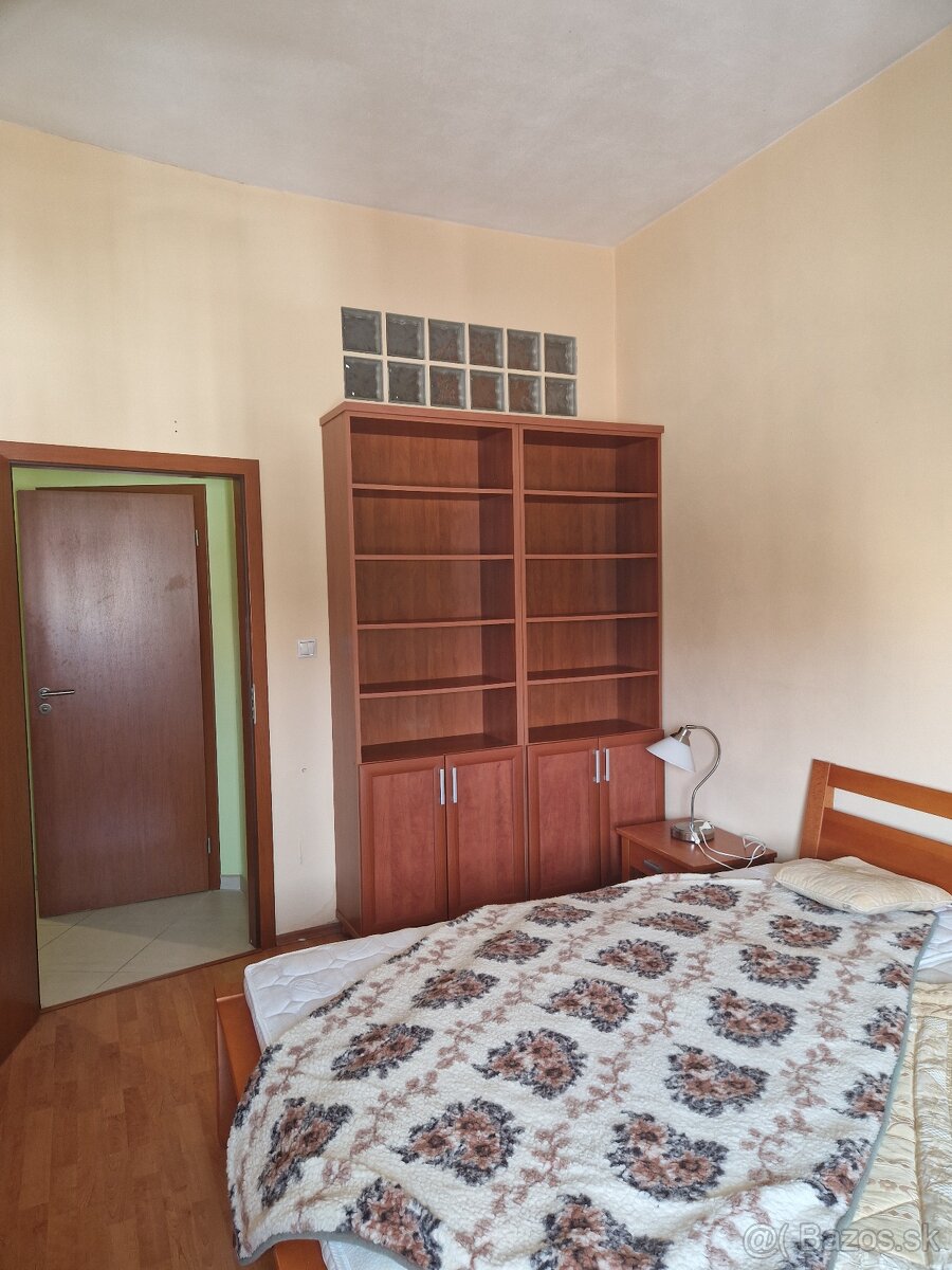 2 izbovy byt centrum Zvolen s parkovanim - 6