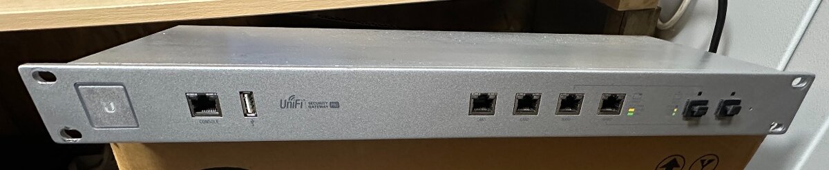 UniFi Security Gateway USG-PRO-4 - 6