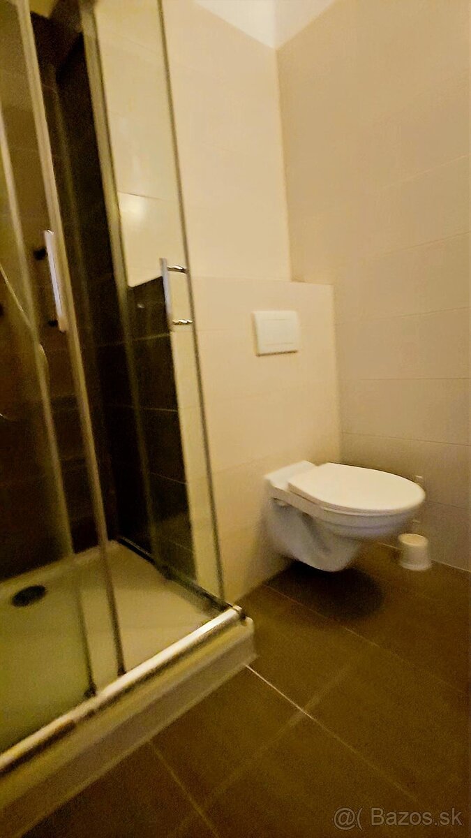 🌿Pekná 2lôžková izba s balkónom, tiché čisté bývanie v BA - 6