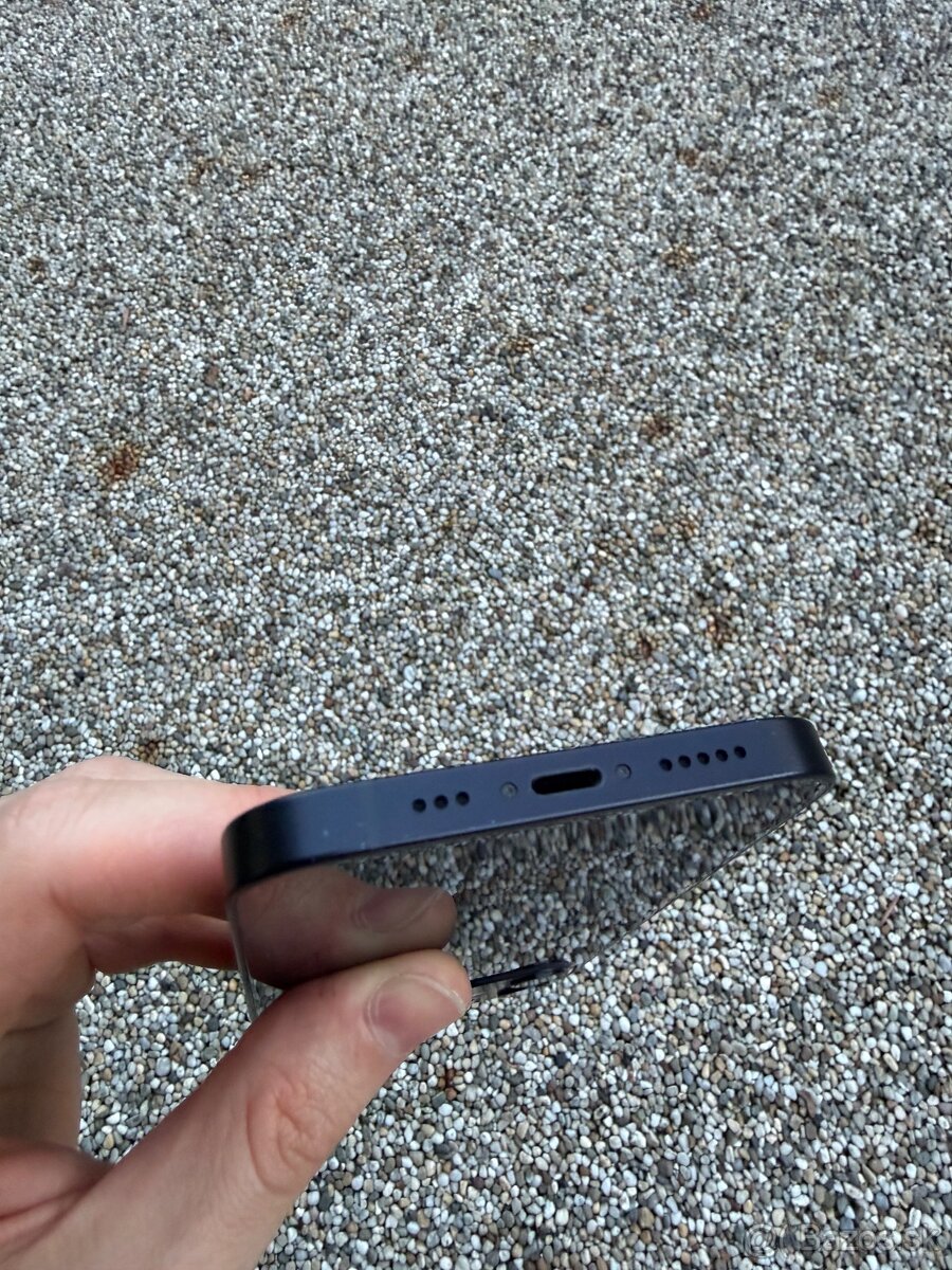 IPhone 12 - baterie 94% - 6