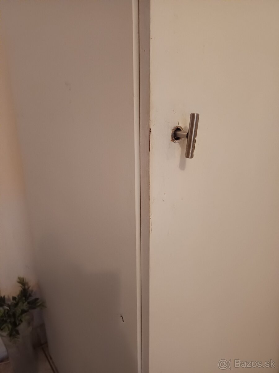 Kvalitna stabilná skriňa s nadstavcom policova - 6