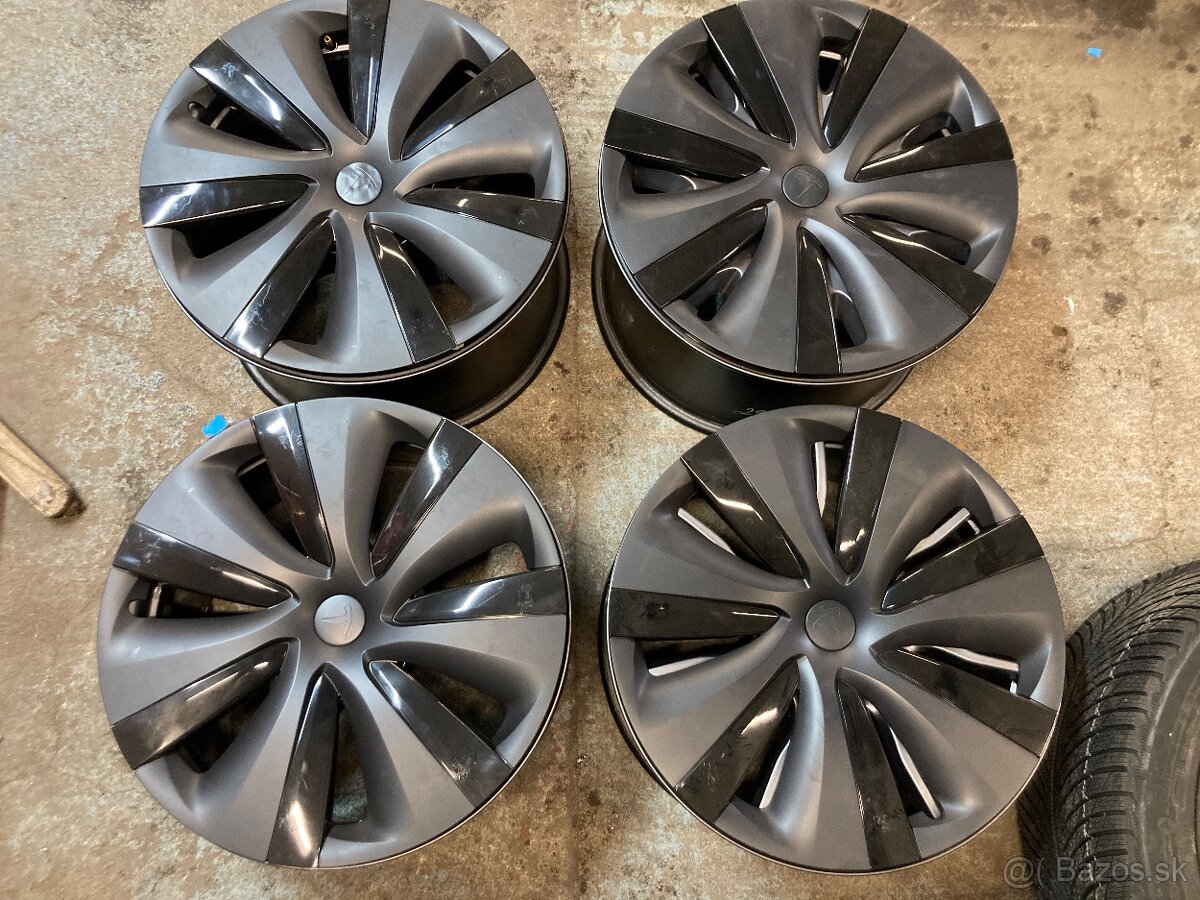 Tesla 19" originál s letnými pneu - 6