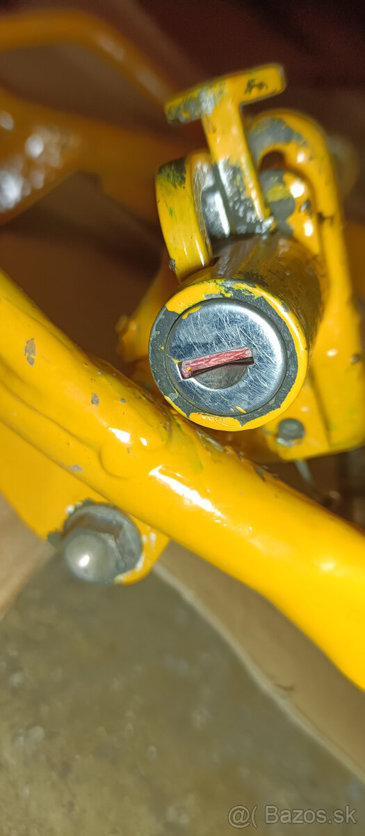 Cagiva W16 Nádrž, zámok sedla a zapaľovanie s kľučikom - 6