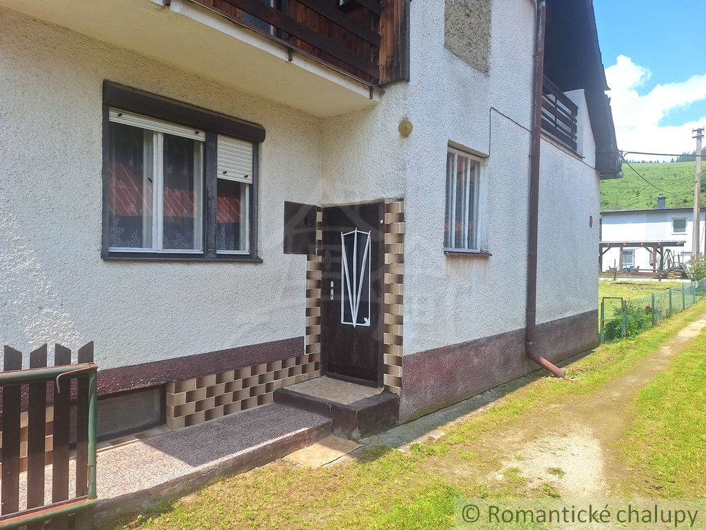 Murovaný dom s dreveničkou na krásnom a tichom mieste s ve - 6