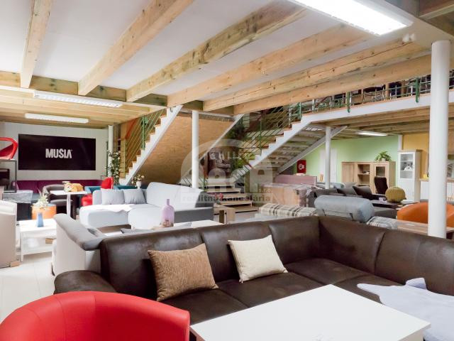 Komerčná budova s 2-izbovým bytom vo Vranove nad Topľou - 6