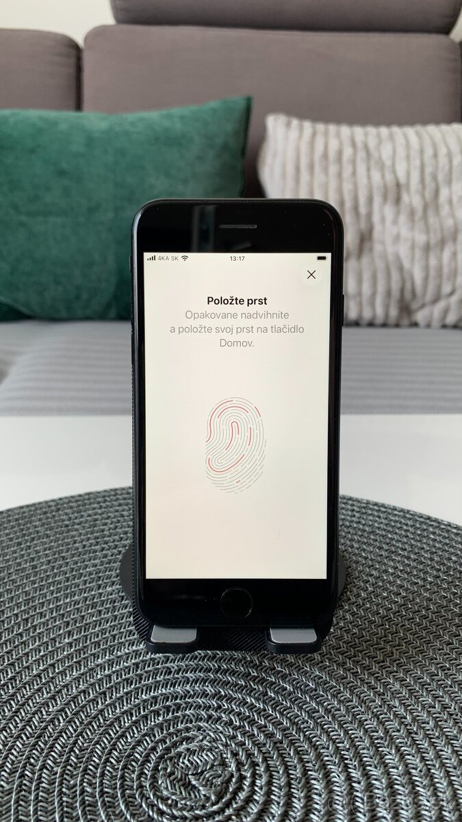Apple iPhone SE 2020 Black, iOS 26 - 6