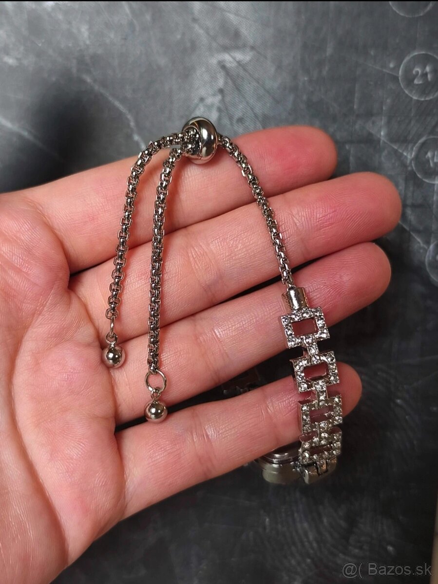 Hodinky s čiernym ciferníkom - 6