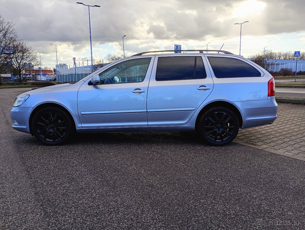 ŠKODA OCTAVIA 1.6TDI 105K COMBI ELEGANCE MAX. - 6