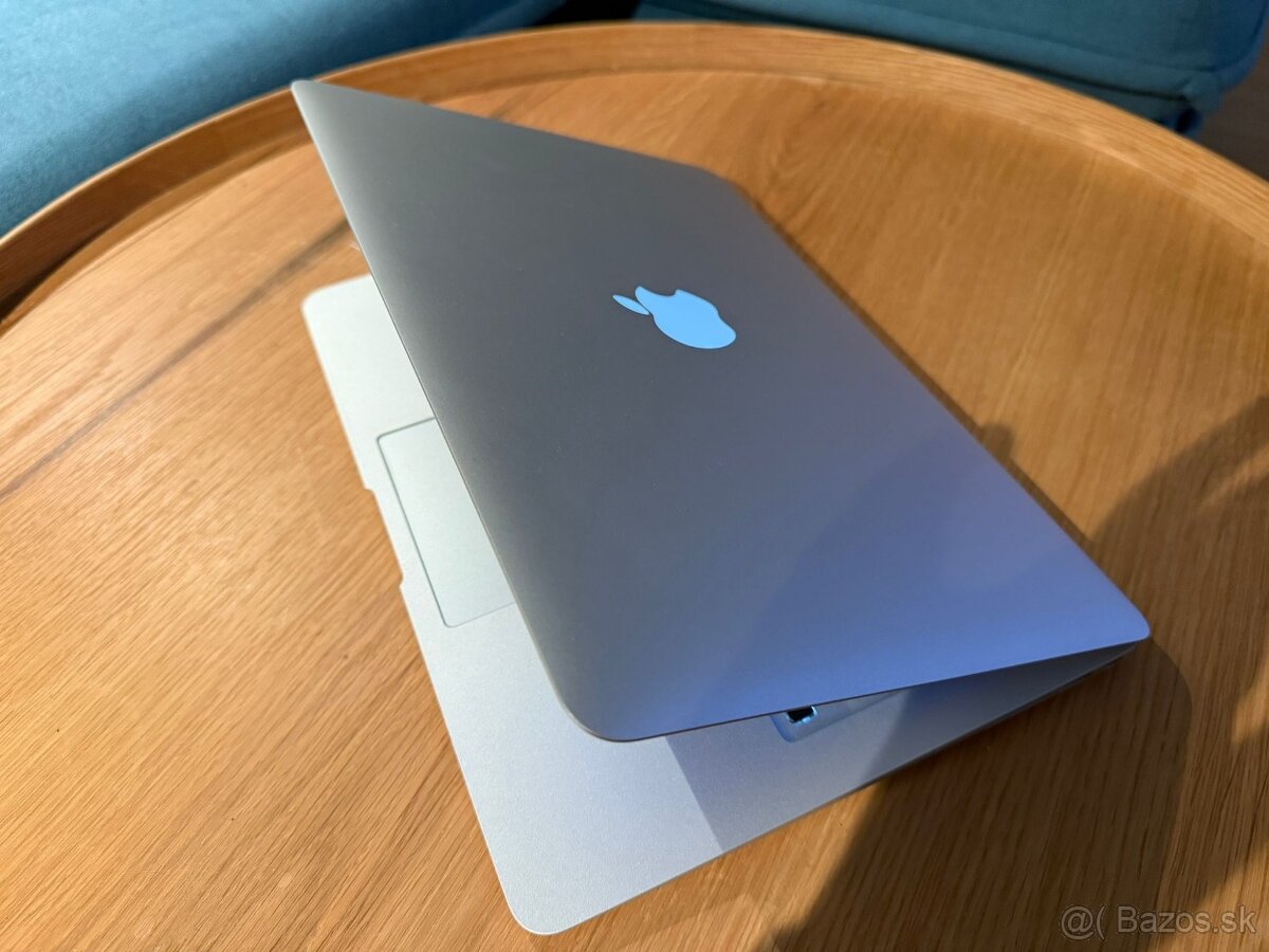 Apple MacBook Air 13-inch - 6