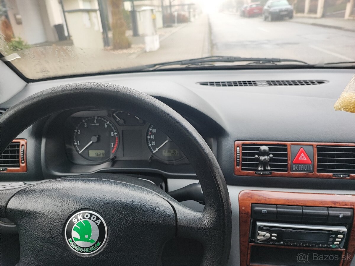 Škoda Octavia 1.6i - 6
