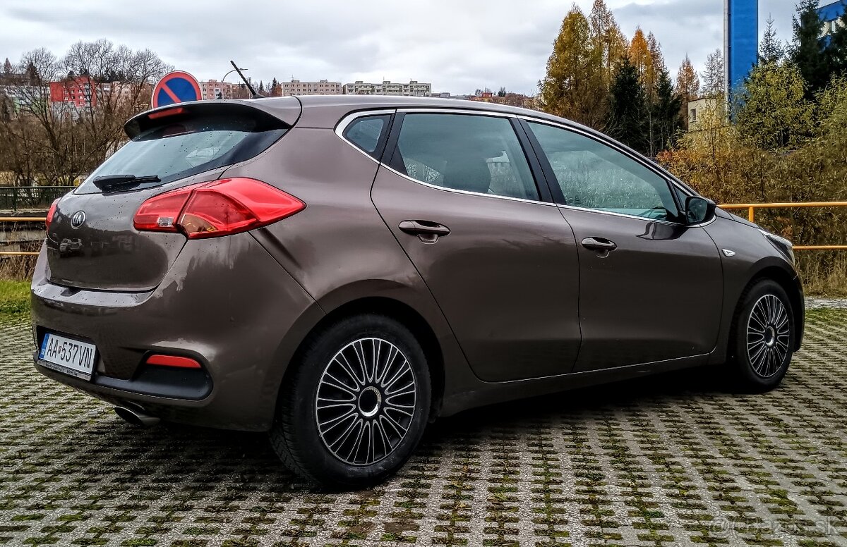 Predám Kia ceed 1,4 benzín 73kW 2014 - 6