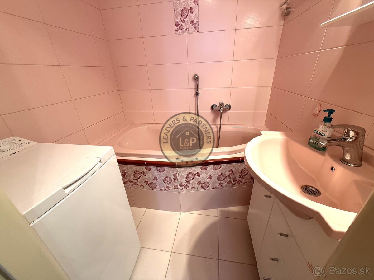 Na predaj 3iz. so zaskleným balkónom v Seredi - 6