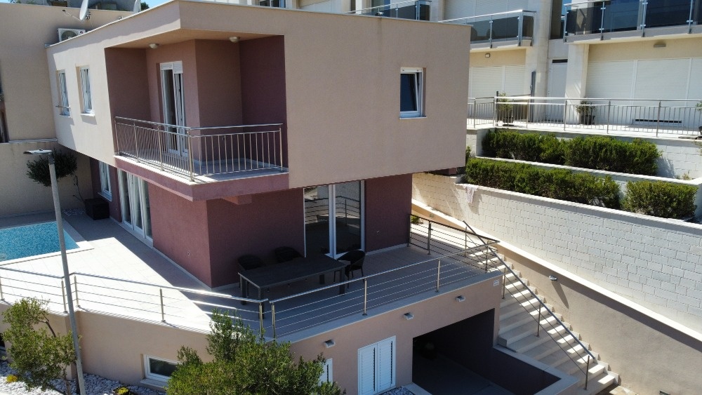 Vila s bazénom len 50 metrov od mora, pri Trogire Chorvátsko - 6