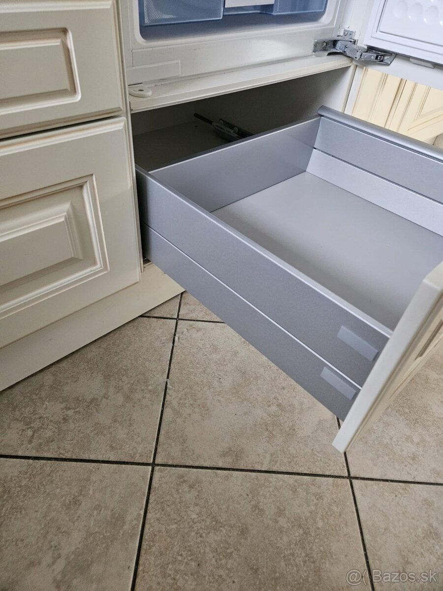 Moderná kuchynská linka so spotrebičmi - 6