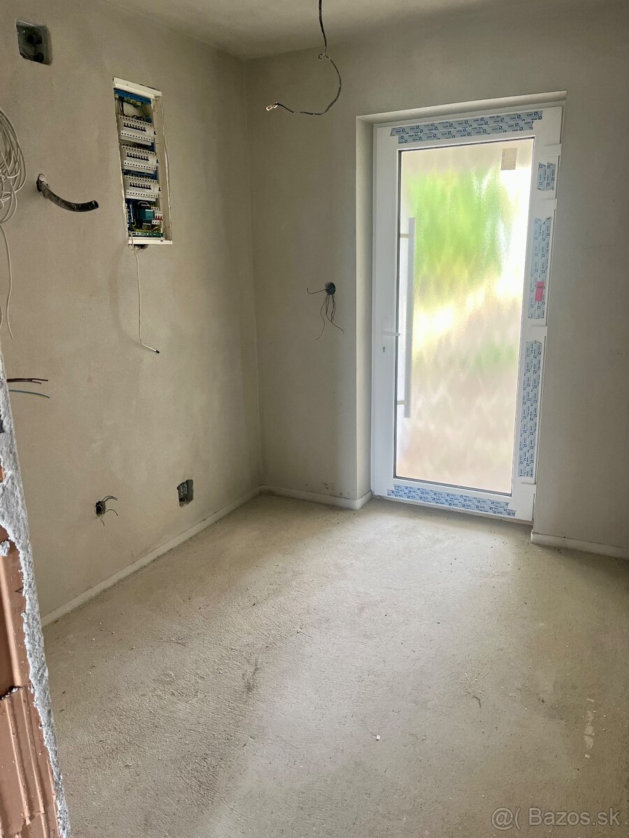 Moderný rodinný dom pod lesom Nitrianske Hrnčiarovce - 6