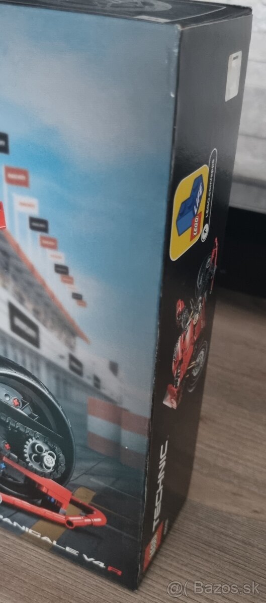 Predám LEGO Technic 42107 Ducati Panigale V4 R - 6