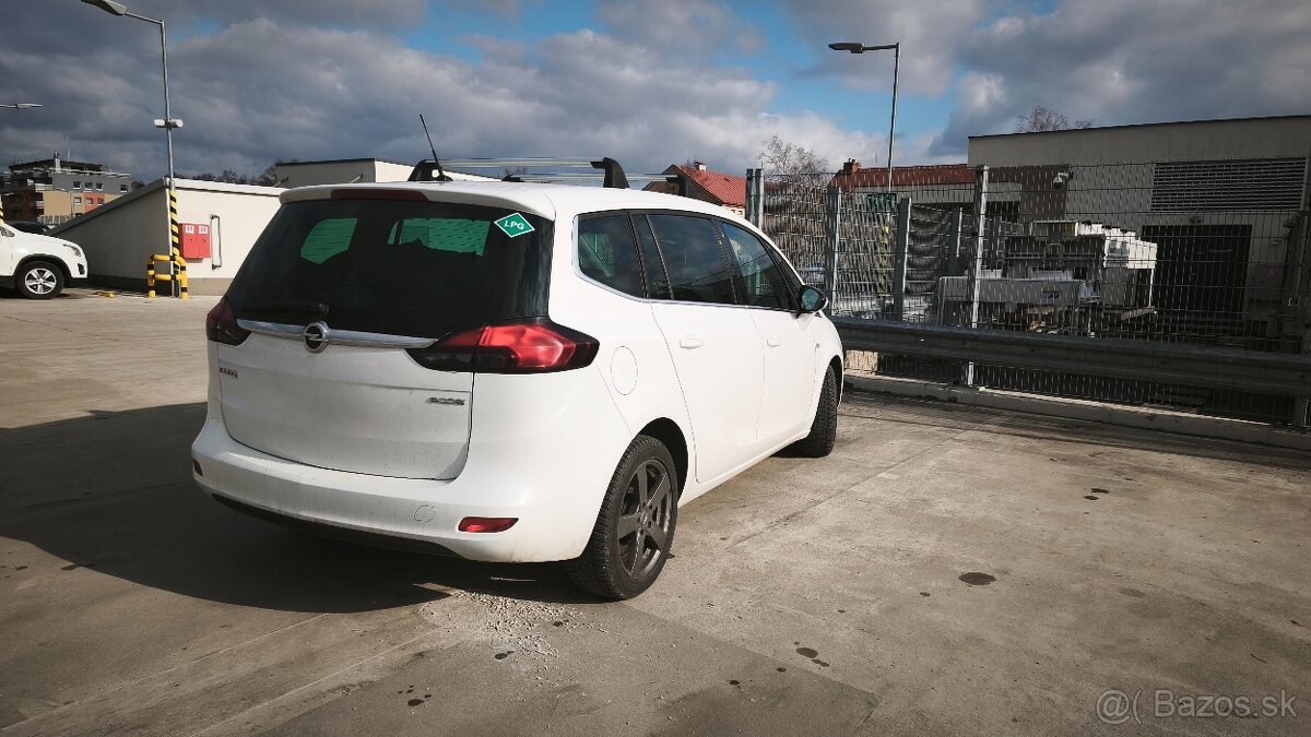 Opel Zafira Tourer Benzín LPG - 6