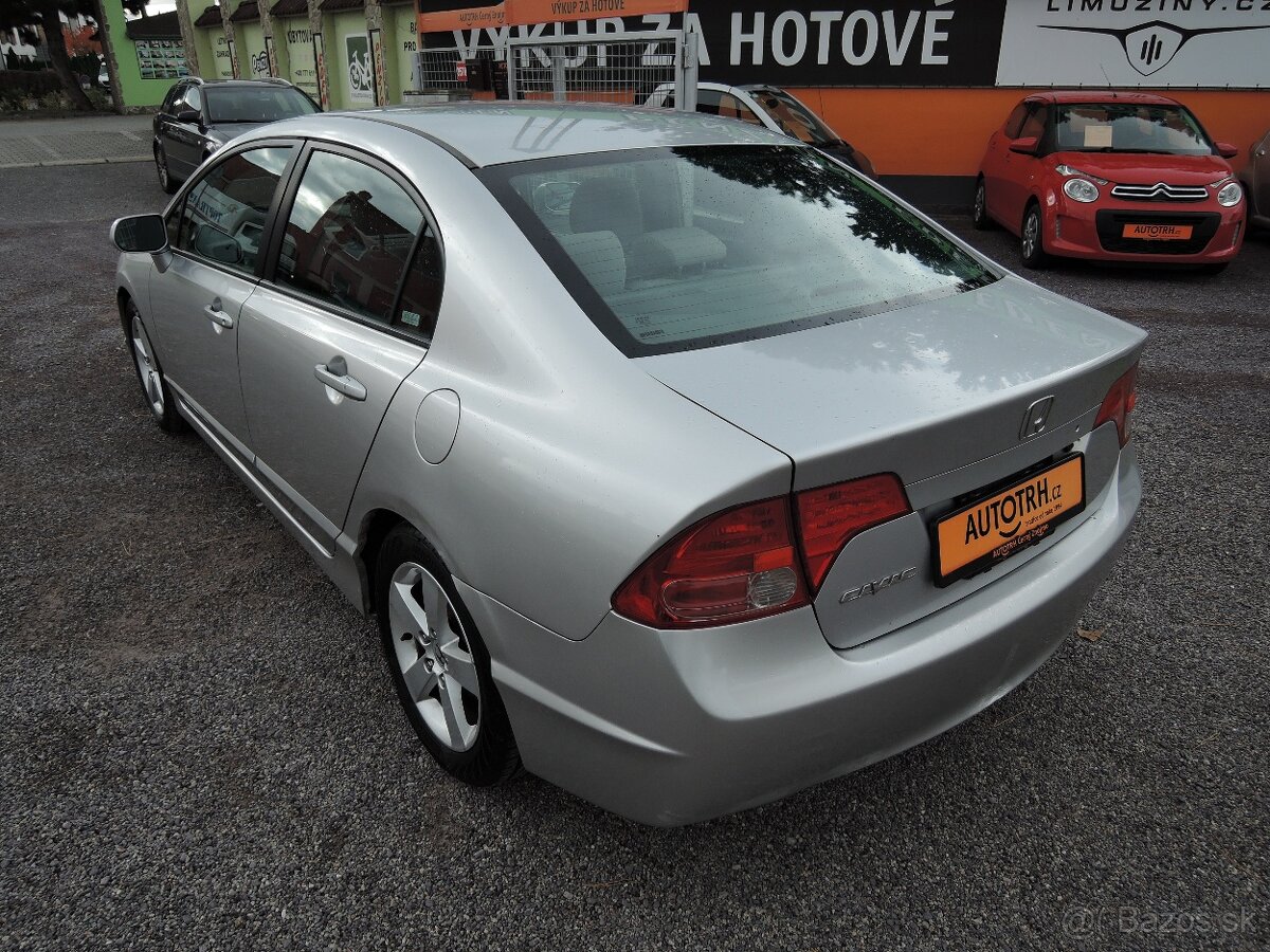 Honda Civic sedan 1,8 i-VTEC Aut. Šíbr 2006 - 6