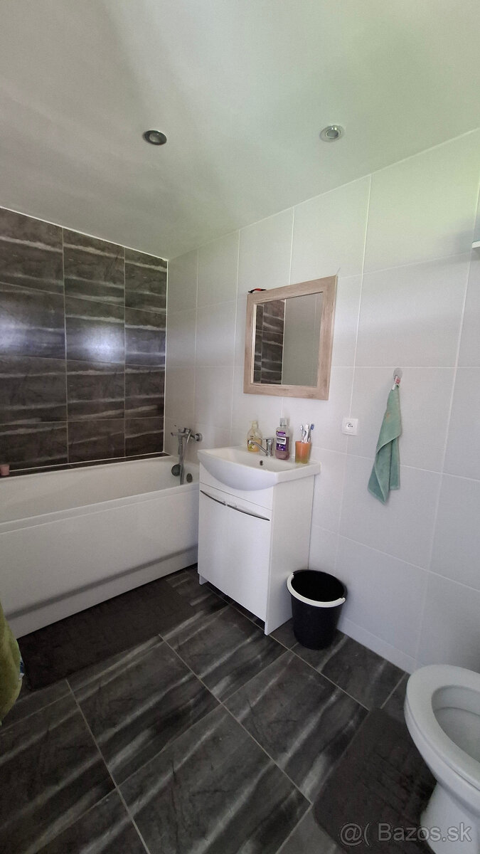 Na predaj krásny priestranný 5i rodinný dom Senica. - 6