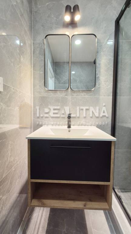 PRIESTRANNÝ 3-IZBOVÝ BYT, 70M2, PRIEVIDZA - 6