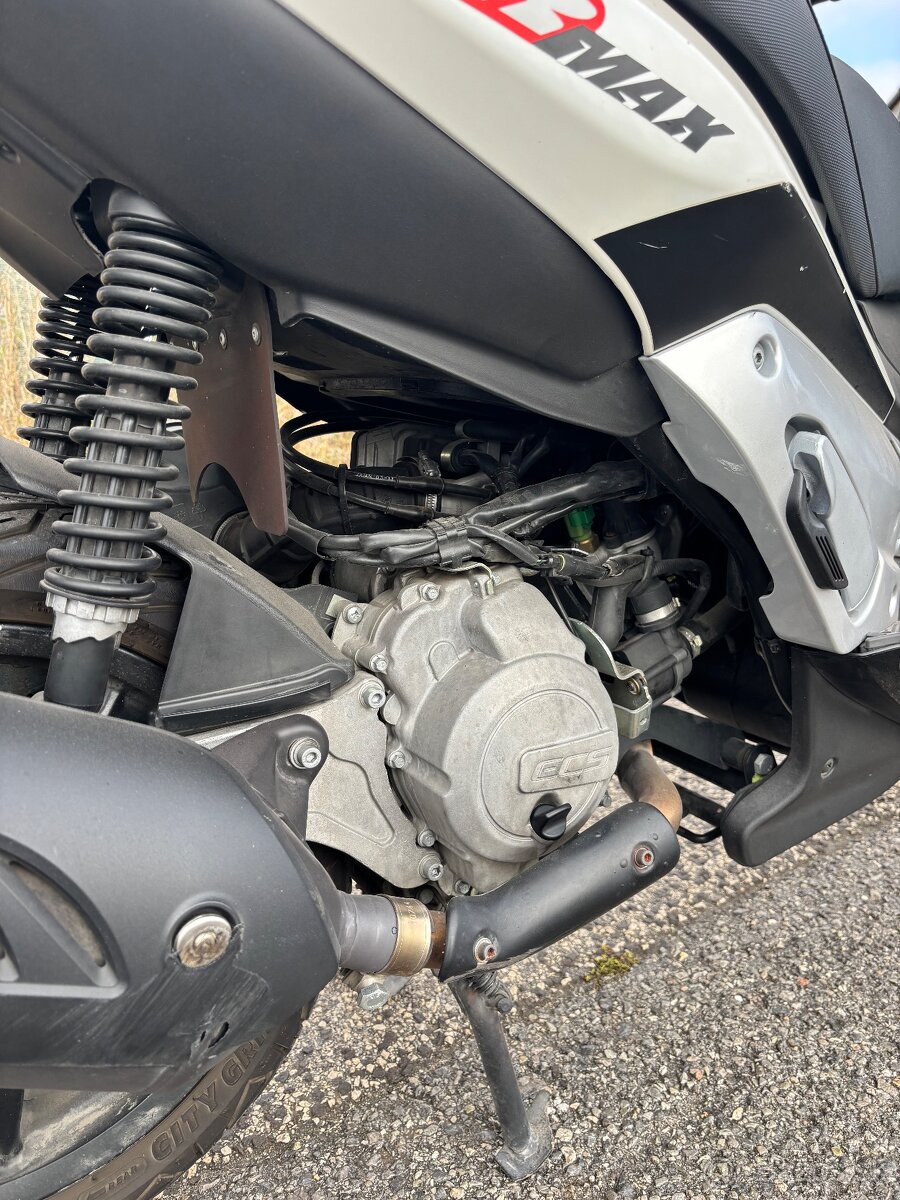 Aprilia sr max 125 - 6