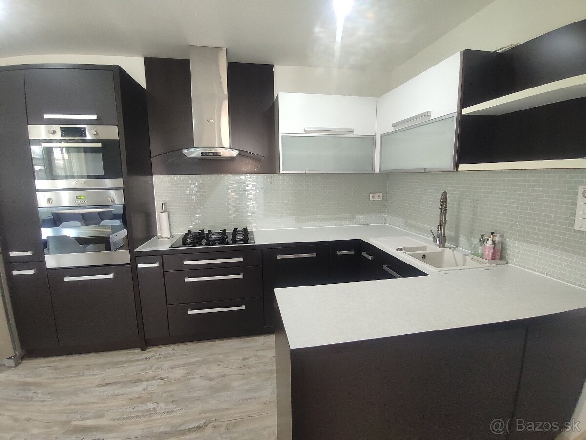 4 - izbový rodinný dom, veľký pozemok 583 m², garáž, Rajka - 6