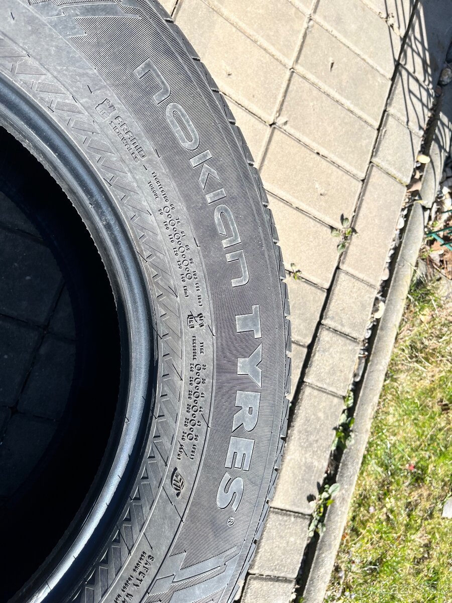 Nokian 265/65r17 - 6