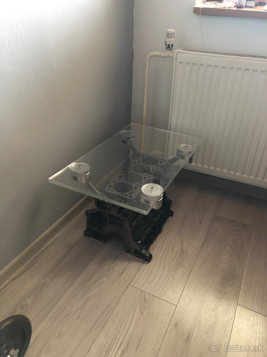 Stolik z bloku motora Audi - 6