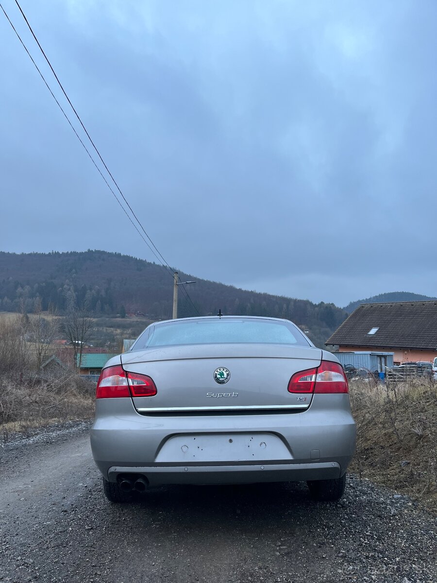 Predám Škoda Superb 2010 - 6