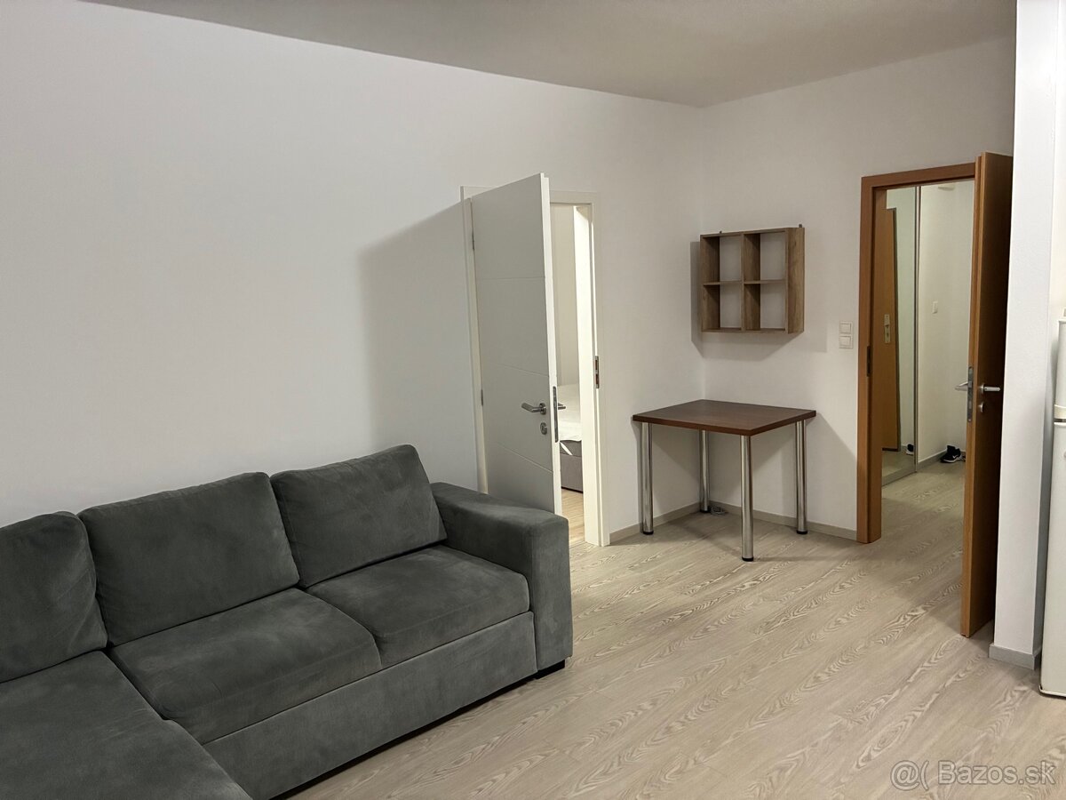Prenájom 2 izbový byt Lichnerova Senec - 6