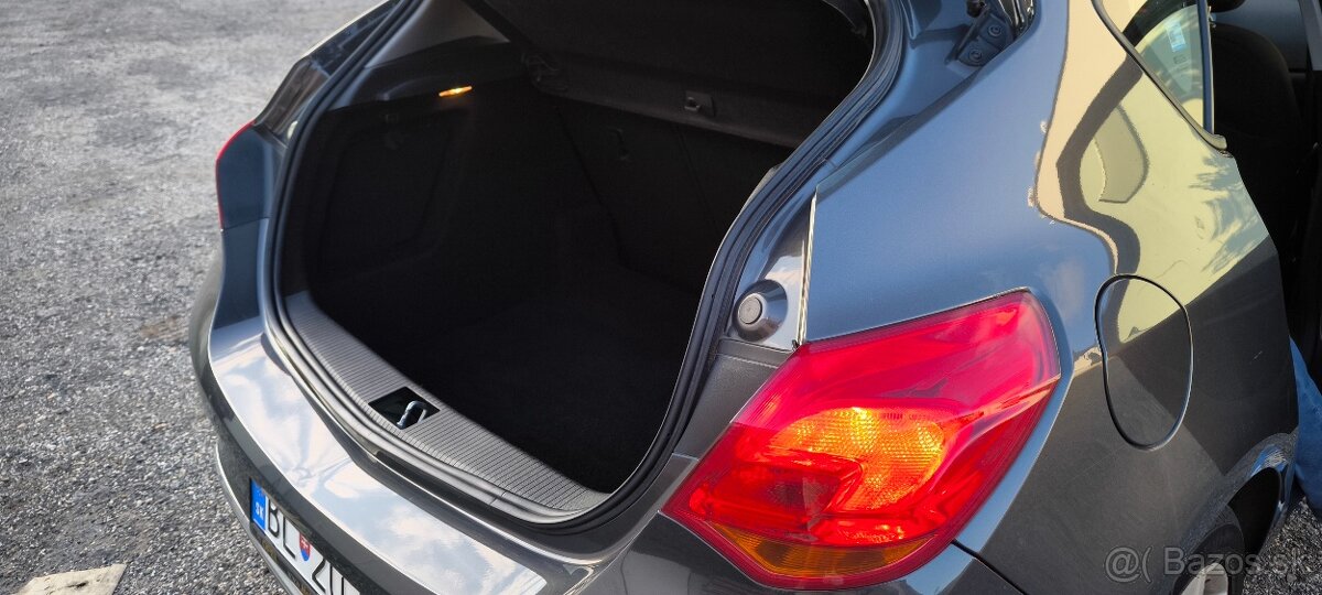 Predám Opel Astra J , 1,6 Automat Benzín r.2015 132000Km - 6