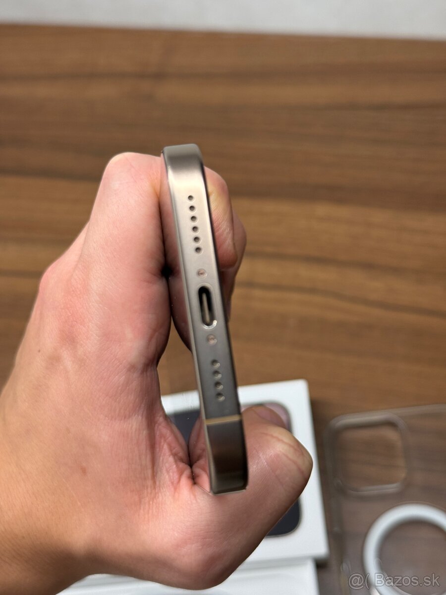iPhone 16 Pro Max 256 GB - Desert Titanium - 6