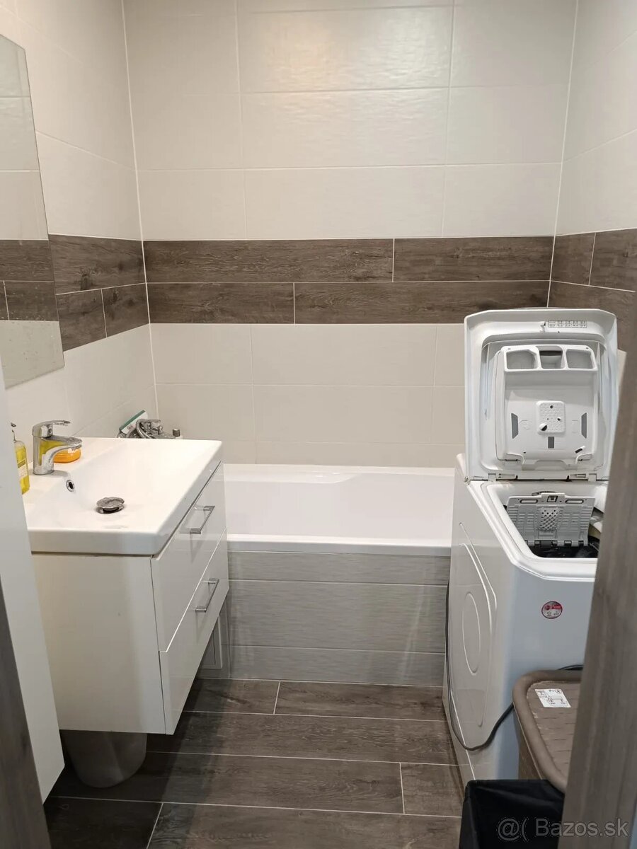 🏠 Prenájom 3-izbového bytu s loggiou na začiatku Petržalky - 6