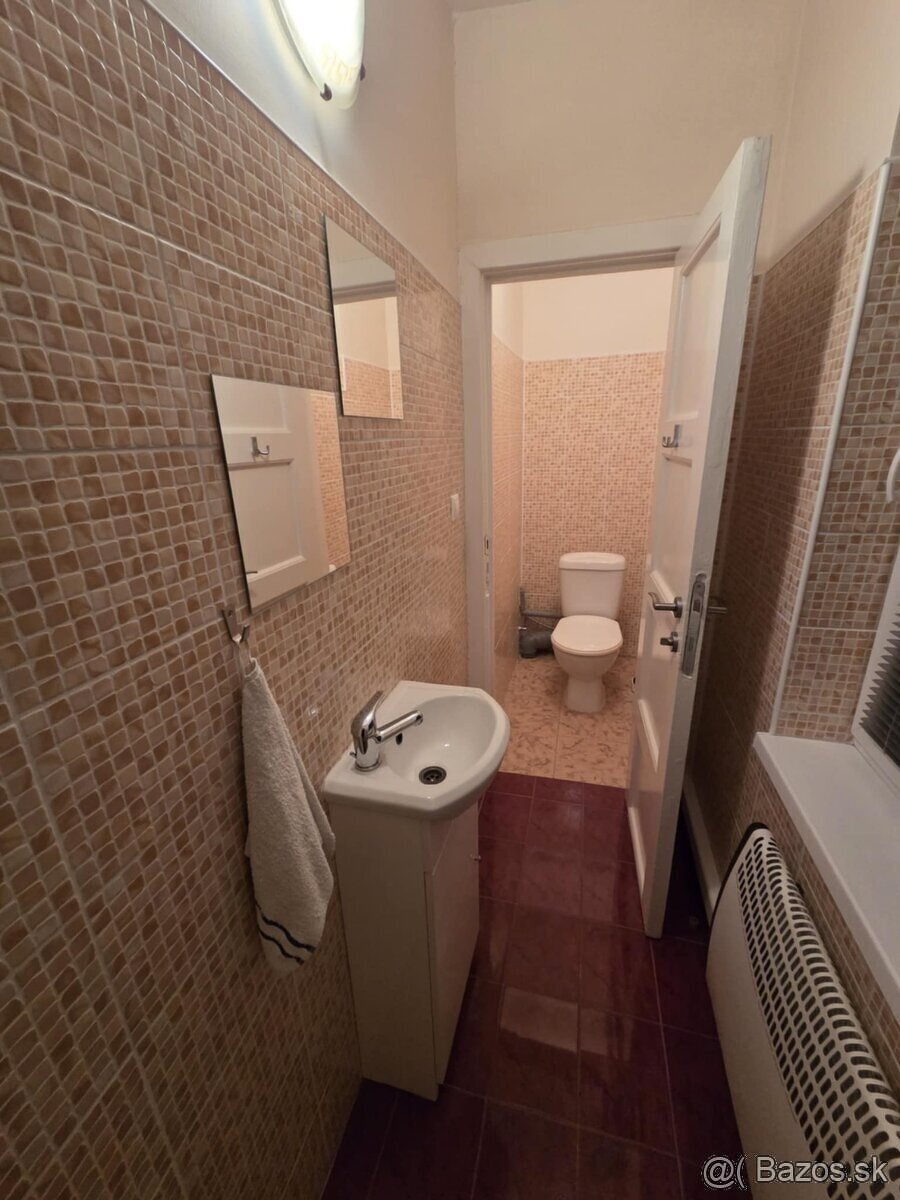 Prenájom veľký 2-izbový byt v centre na pešej zóne v Štúrov - 6