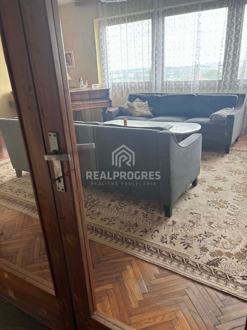 Dvojgeneračný dom s výhľadom na Zobore /Nitra/. – pohled 6