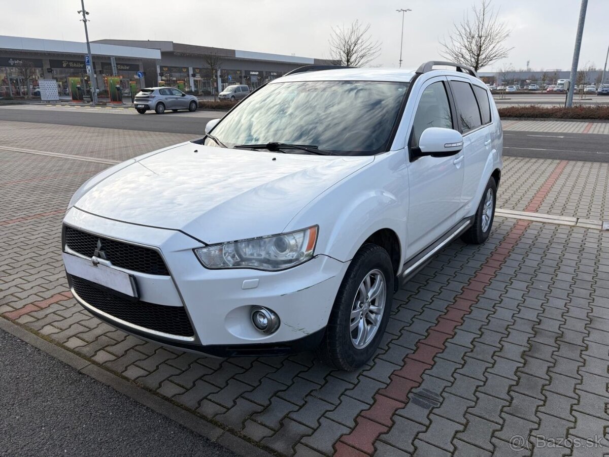 Mitsubishi Outlander 2.3 DiD 130kw 4x4 7 míst ČR - 6
