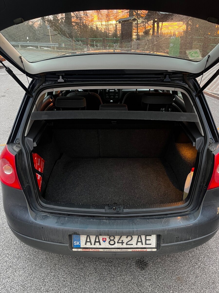 Predám Volkswagen golf 5 1.6 - 6