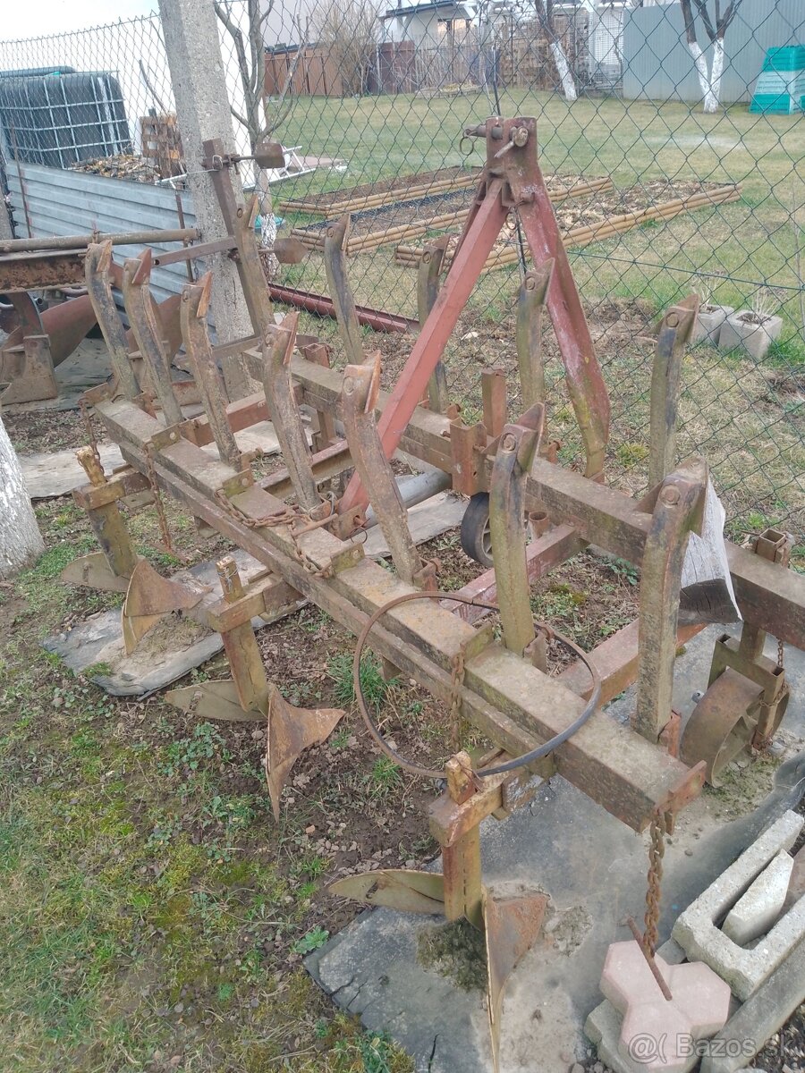 Predam traktor s prislusenstvom - 6