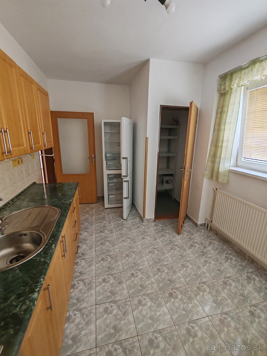 Topoľčany - byt na námestí - 6