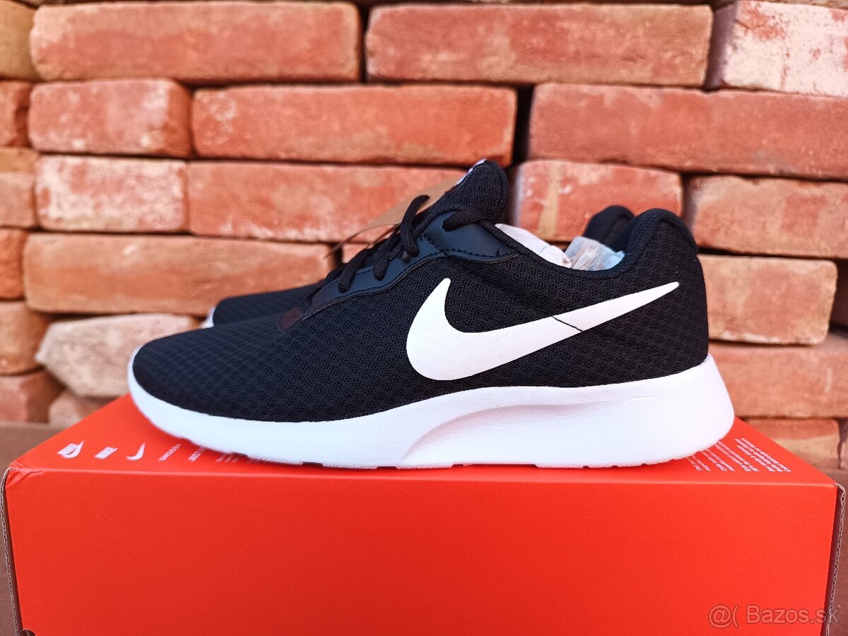 Dámské tenisky na běhání Nike Tanjun, velikost 40 - 6