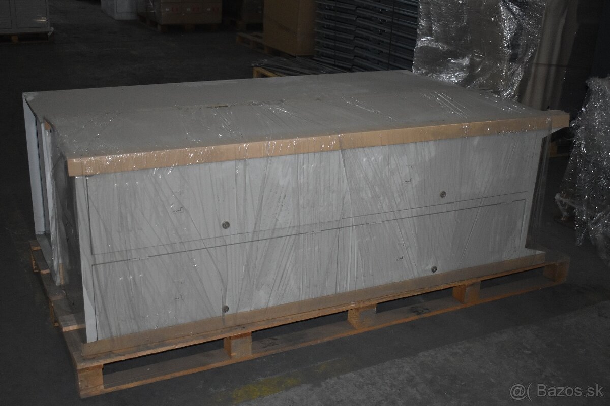 4-dverová šatníková skriňa s krátkymi dverami, s nožičkami - 6