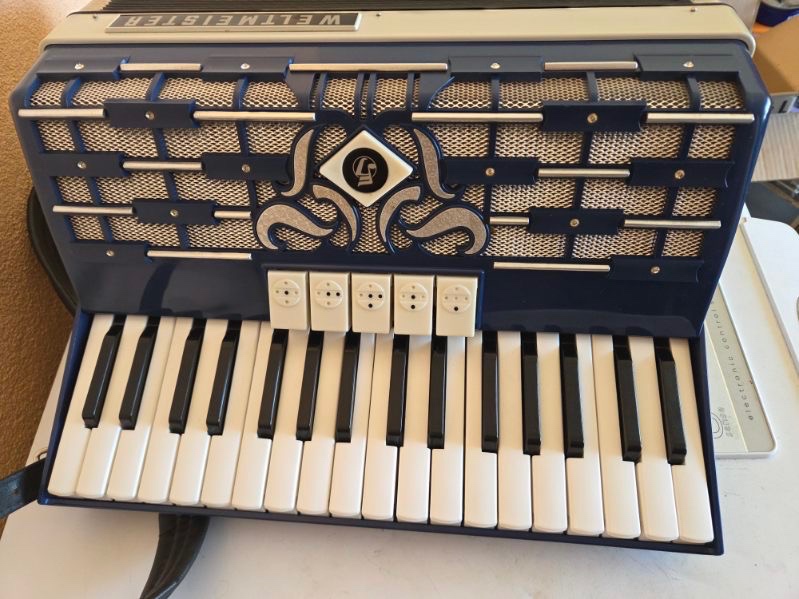 Predám akordeón Weltmeister - 6