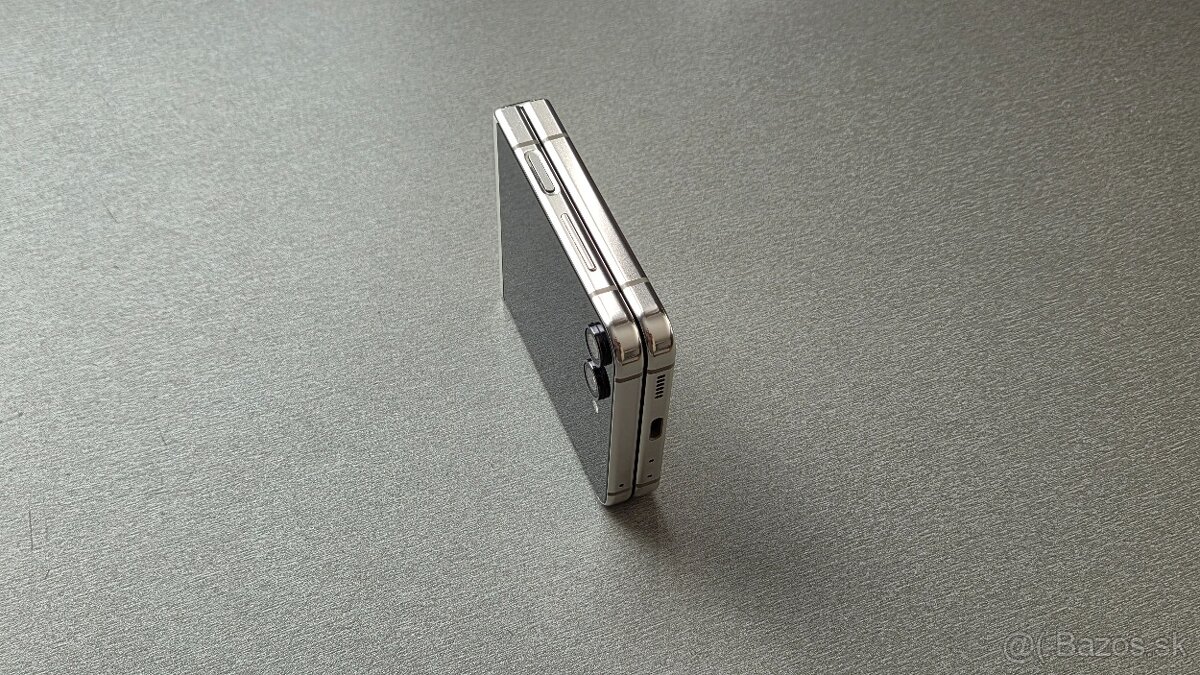 Samsung Z-Flip 5 "cream" - 6